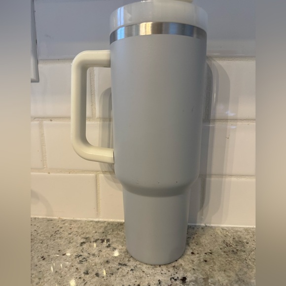 Stanley Gray 40 oz Tumbler - Picture 4 of 7